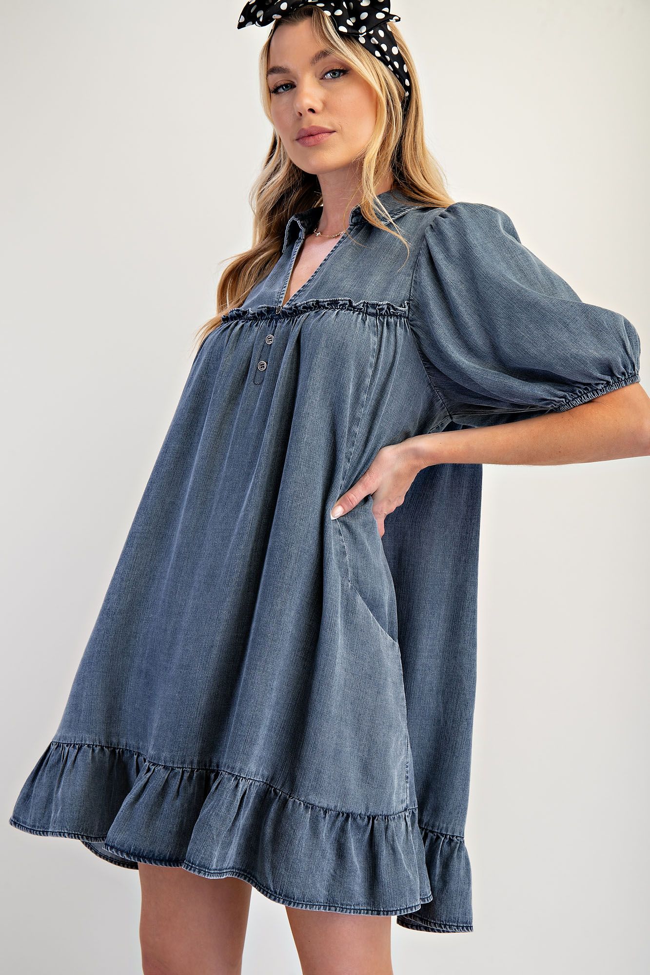 denim dress with ruffle bottom WASHED CHAMBRAY WASHED – Cali Threads Boutique back smocking bis-show Size:XXS / 0 Sorella Vita designer bridesmaid
