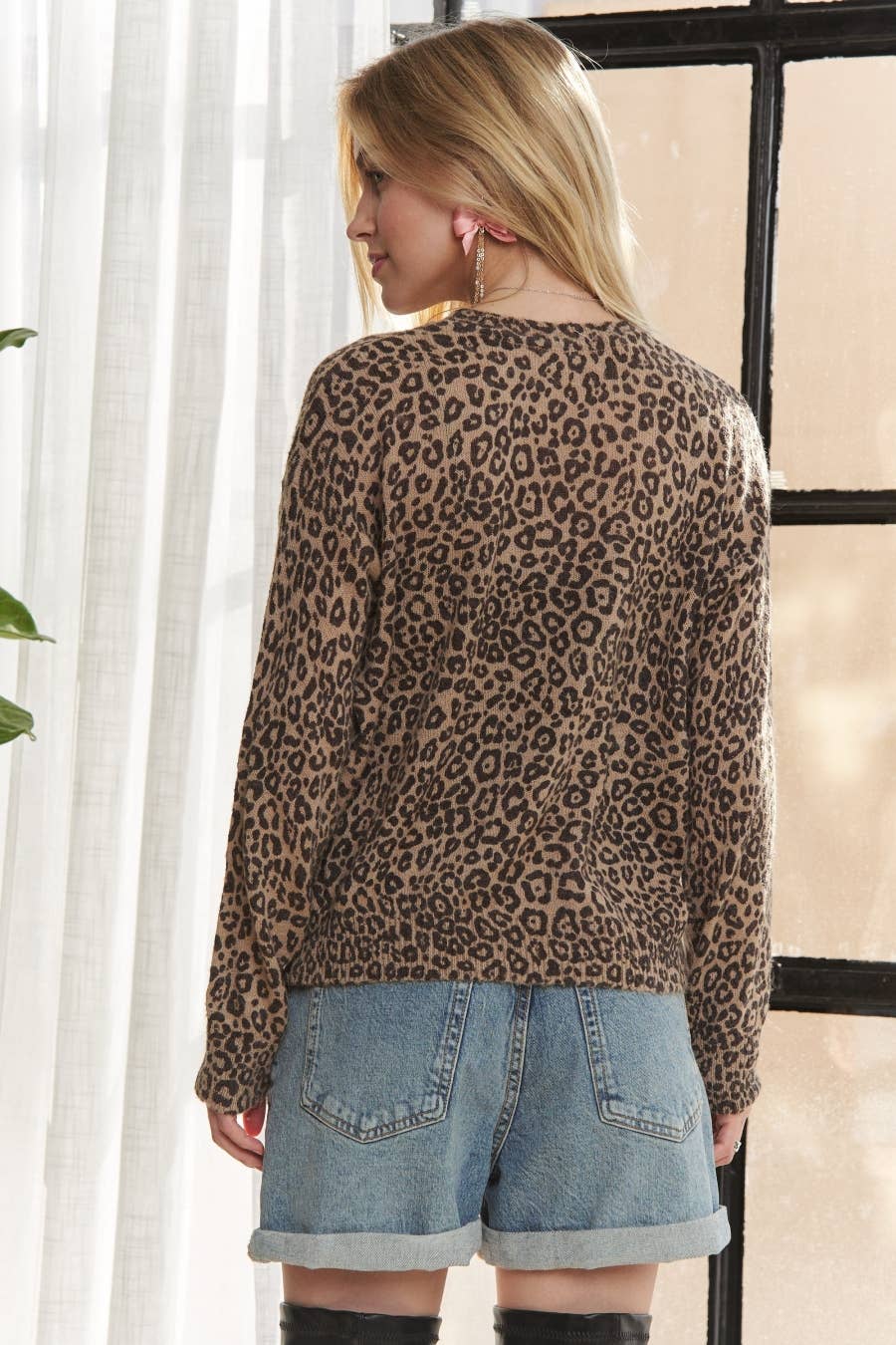 LONG SLEEVE LEOPARD PRINT TOP RELAXED: KHAKI