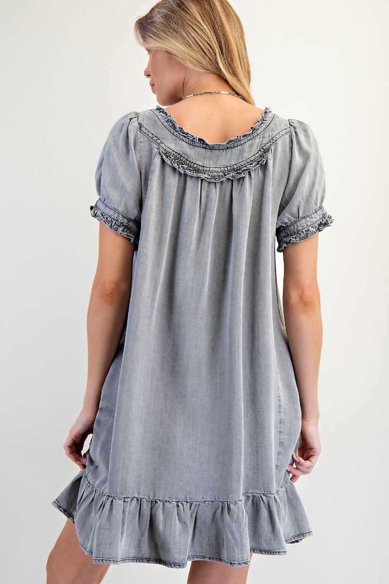 WASHED CHAMBRAY RUFFLED DRESS BLACK DENIM