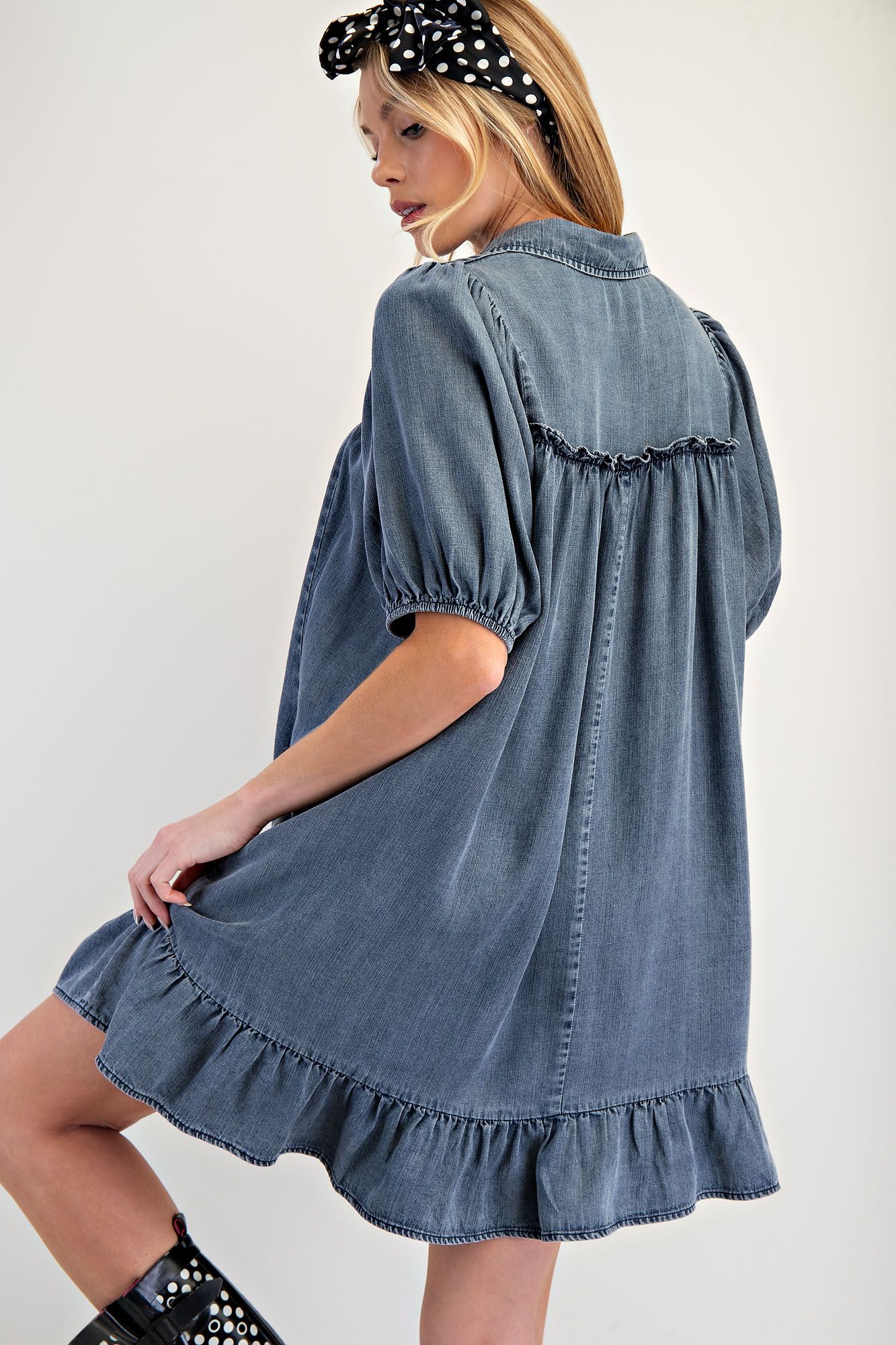 RUFFLE BOTTOM WASHED CHAMBRAY DRESS WASHED DENIM